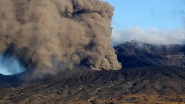 Aso volcanic eruption